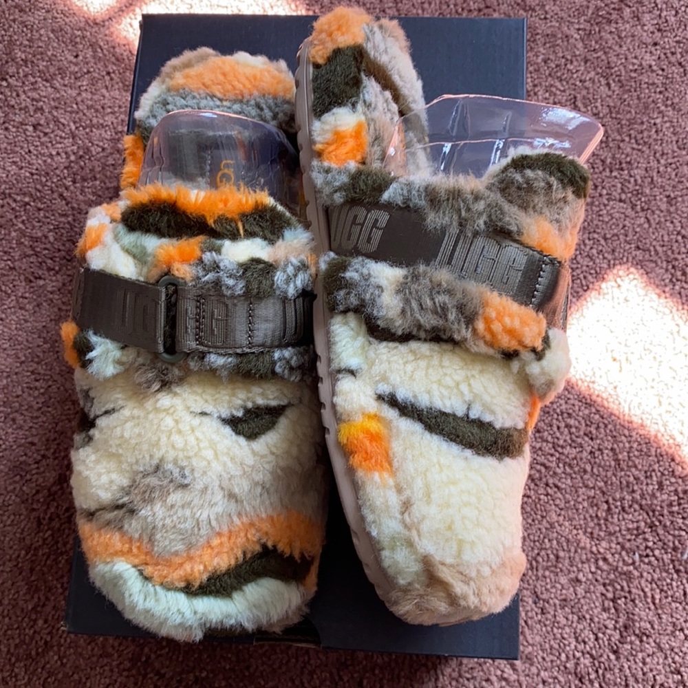 Ugg’s Fluff It Cali Collage (Unisex)